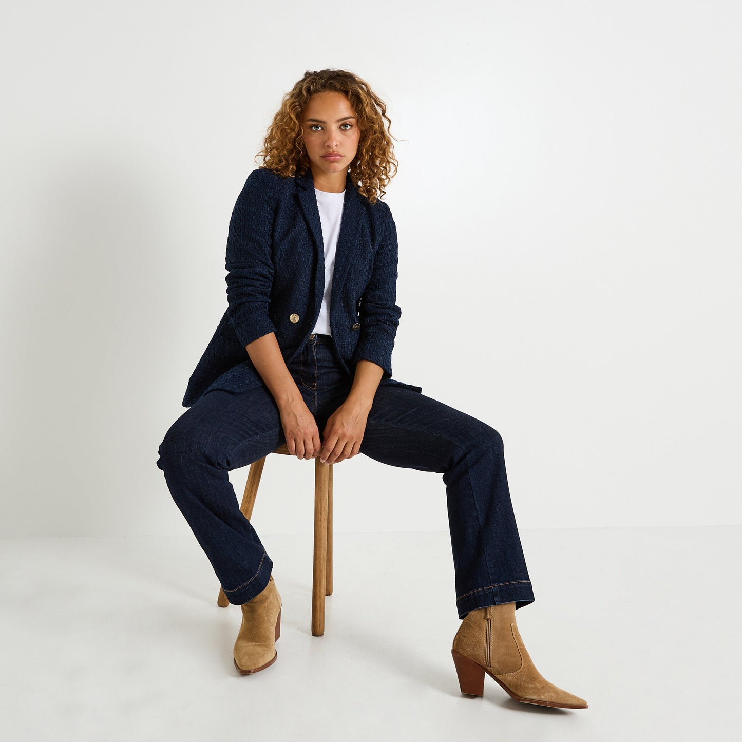 Blazer en Tweed à Boutons Dorés