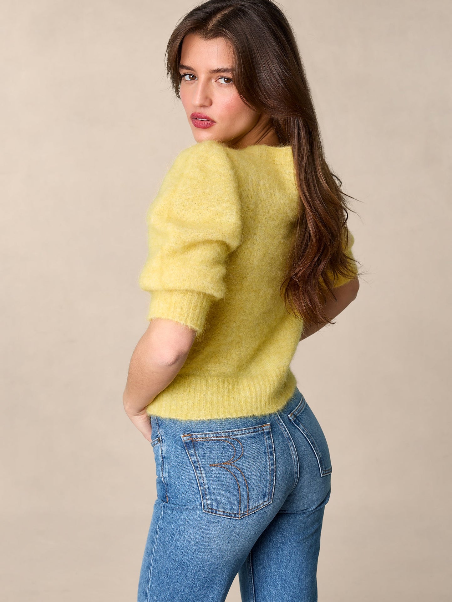 Cardigan | Jaune À Manches Bouffantes Et Boutons Nacrés | Féminin Et Lumineux | Pour La Mi-Saison