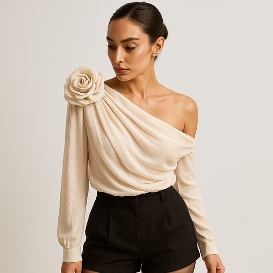 Haut Asymétrique à Fleur | Drapé Élégant | Effet Haute Style Raffiné