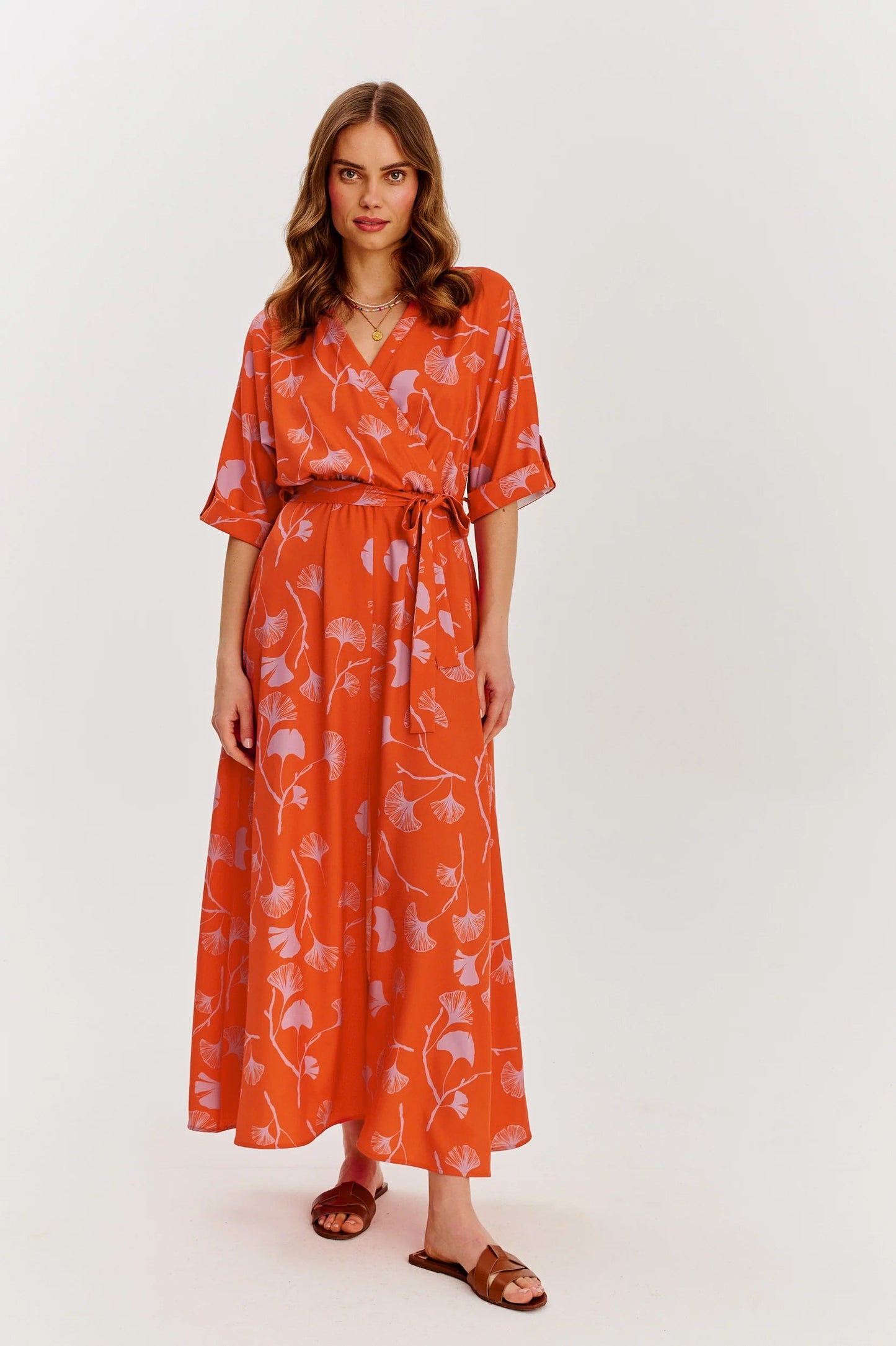 Robe En Viscose | Fluide Et Ceinturée | Imprimé Feuillage Léger | Parfaite Pour L’Été Et Les Vacances