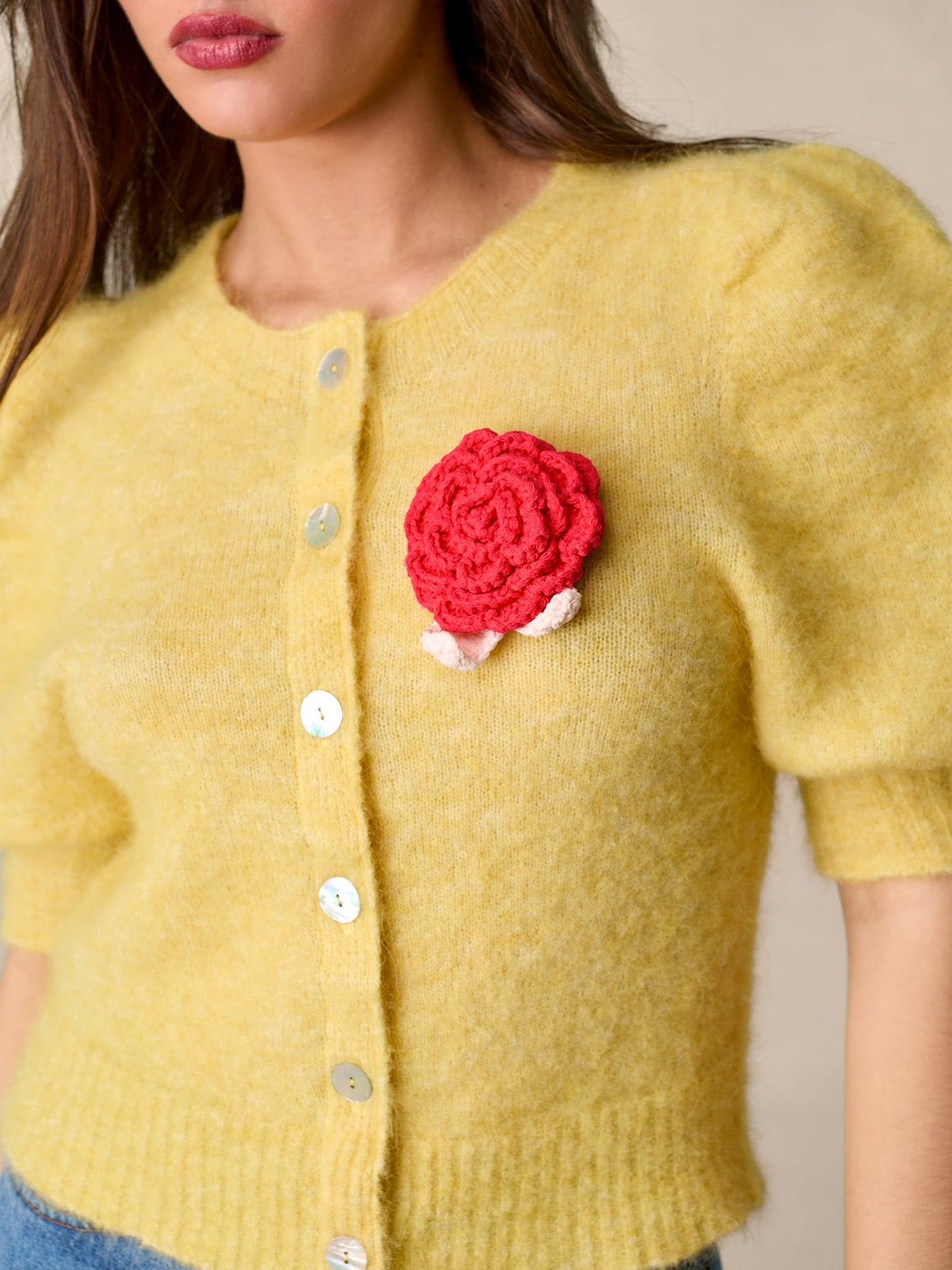 Cardigan  | Jaune À Manches Bouffantes Et Boutons Nacrés | Féminin Et Lumineux | Pour La Mi-Saison