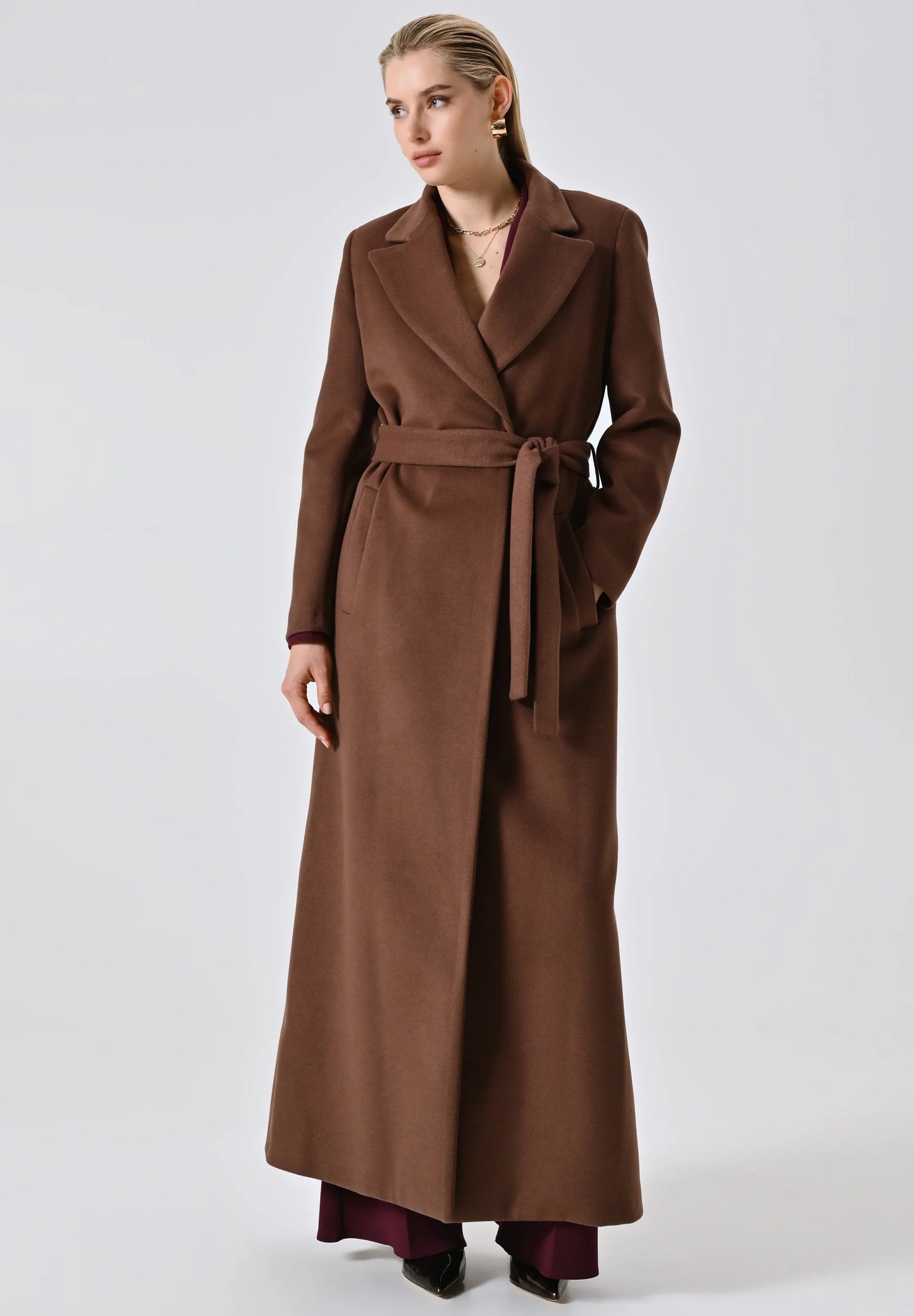 Manteau Long Ceinturé à Col Tailleur