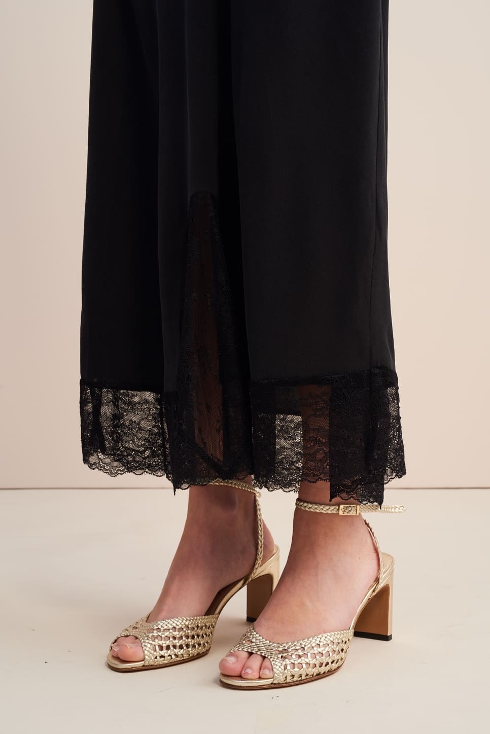 Robe Longue Noire | Élégante & Intemporelle | Soirées Chic & Événements Spéciaux