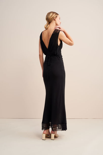 Robe Longue Noire | Élégante & Intemporelle | Soirées Chic & Événements Spéciaux